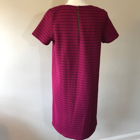 Everly Magenta Shift Dress size M - Picture 4 of 5